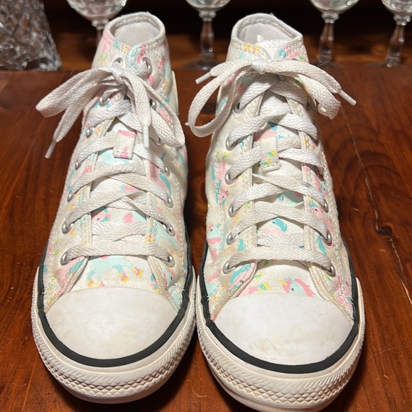 Converse Girls Pink & Blue Unicorn Print on white canvas qtr top sneakers. - Picture 4 of 9